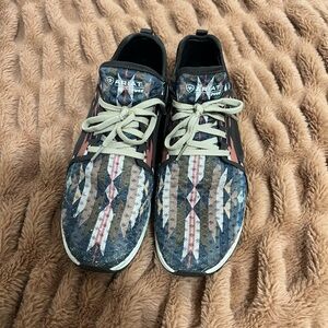 Ariat fuse Burgundy Serape